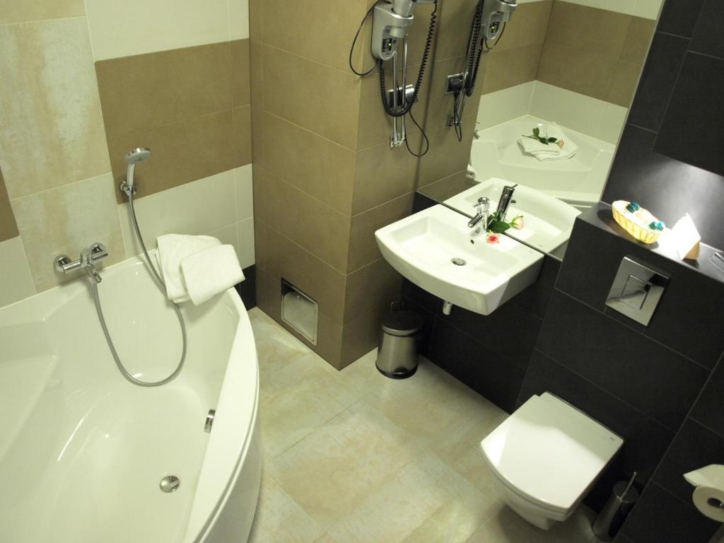 Hotel Niepołomice Zimmer foto